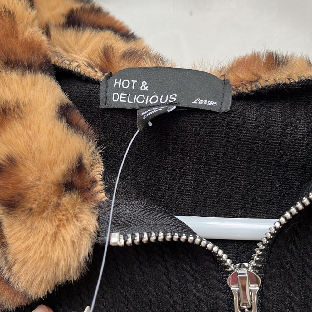 Cheetah collar & Cuff Cropped Cardigan - Picture 3 of 5